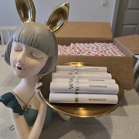 Wonderskin lip masques 4 for 44! New! Divine, First Kiss, Hayley And Sweetheart - Picture 4 of 13